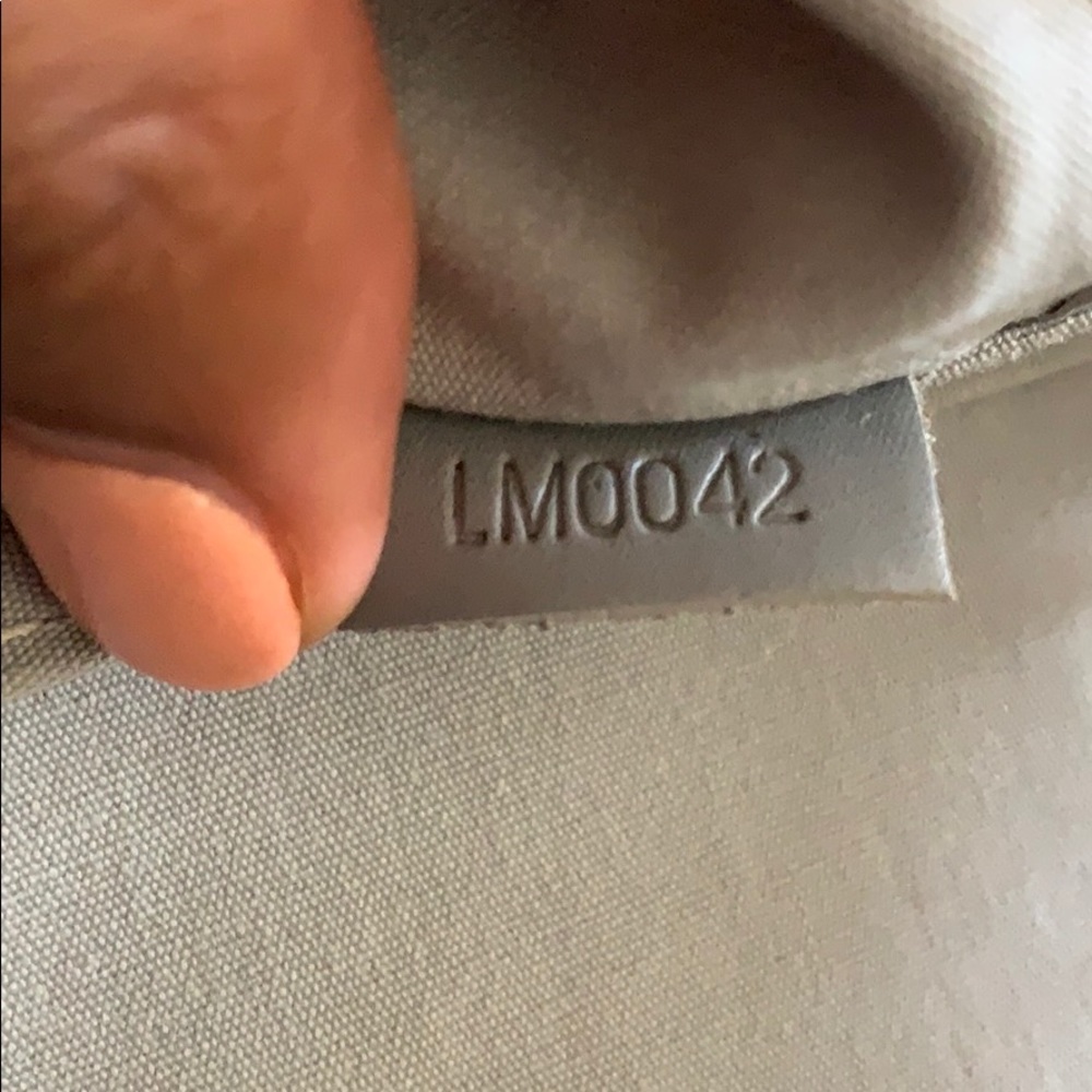 💯 Limited Edition Louis Vuitton “Conte de fees” - Picture 8 of 8